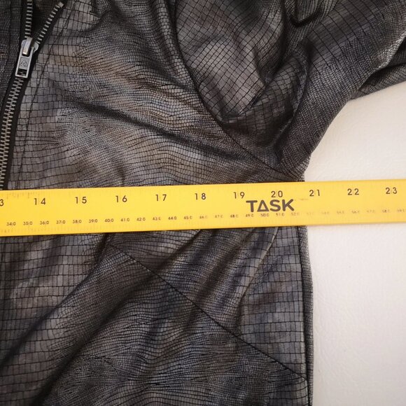 Jockey Person to Person Ladies Black Off Set Full Zipper Size 12 Jacket - Picture 9 of 11